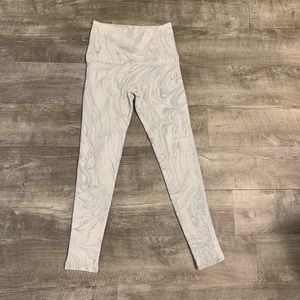 White & gray marble leggings